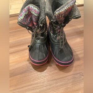 KMonte Multicolor Winter Boots with Pink Trim Size 5